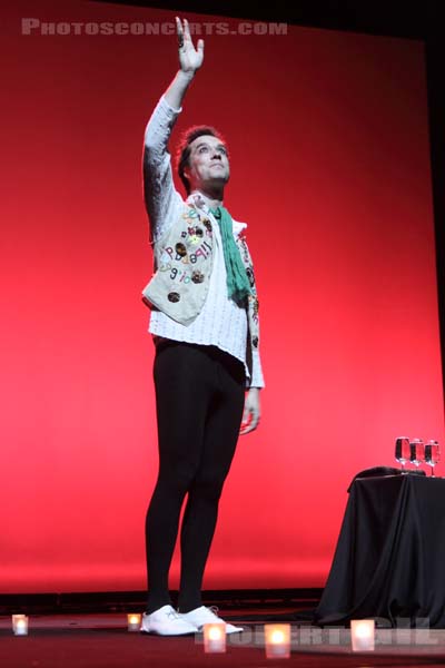 RUFUS WAINWRIGHT - 2010-05-03 - PARIS - Theatre Mogador - 